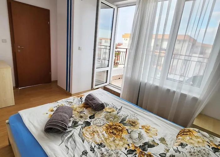 Апартамент Stunning View Равда